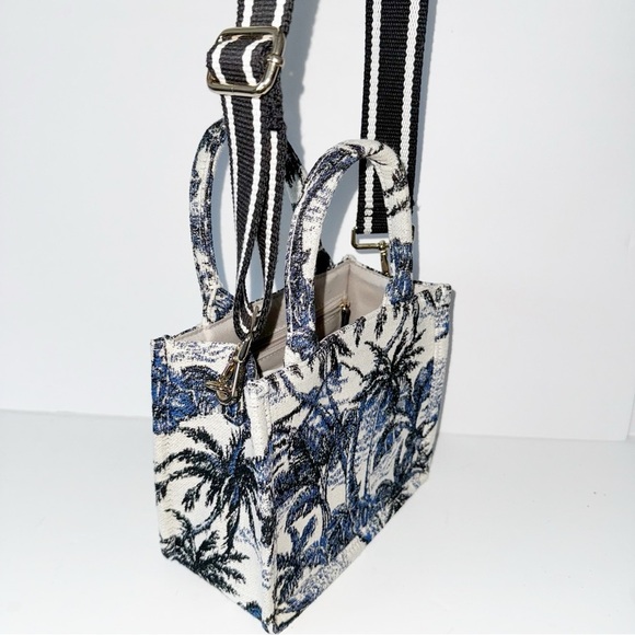 H&M BLUE TOILE SMALL HANDBAG DETACHABLE SHOULDER STRAP
BLUE/PATTERNED - Picture 10 of 16
